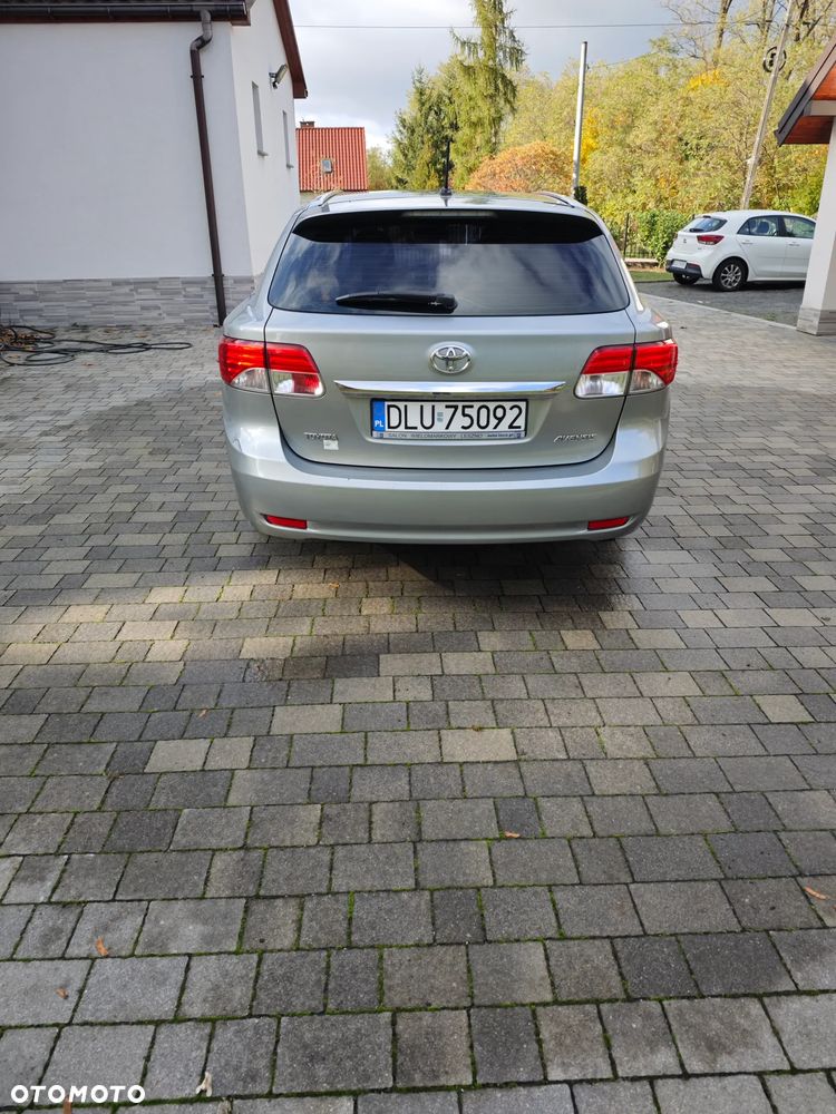 Toyota Avensis 2012 photo 4
