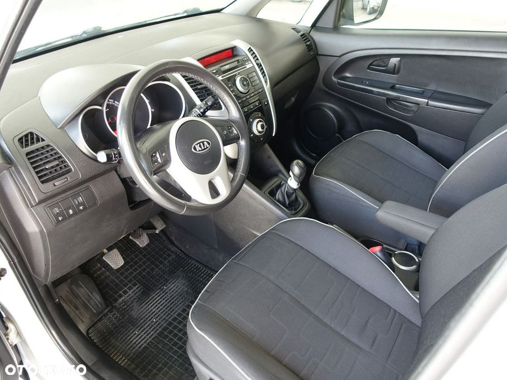 Kia Venga - 11