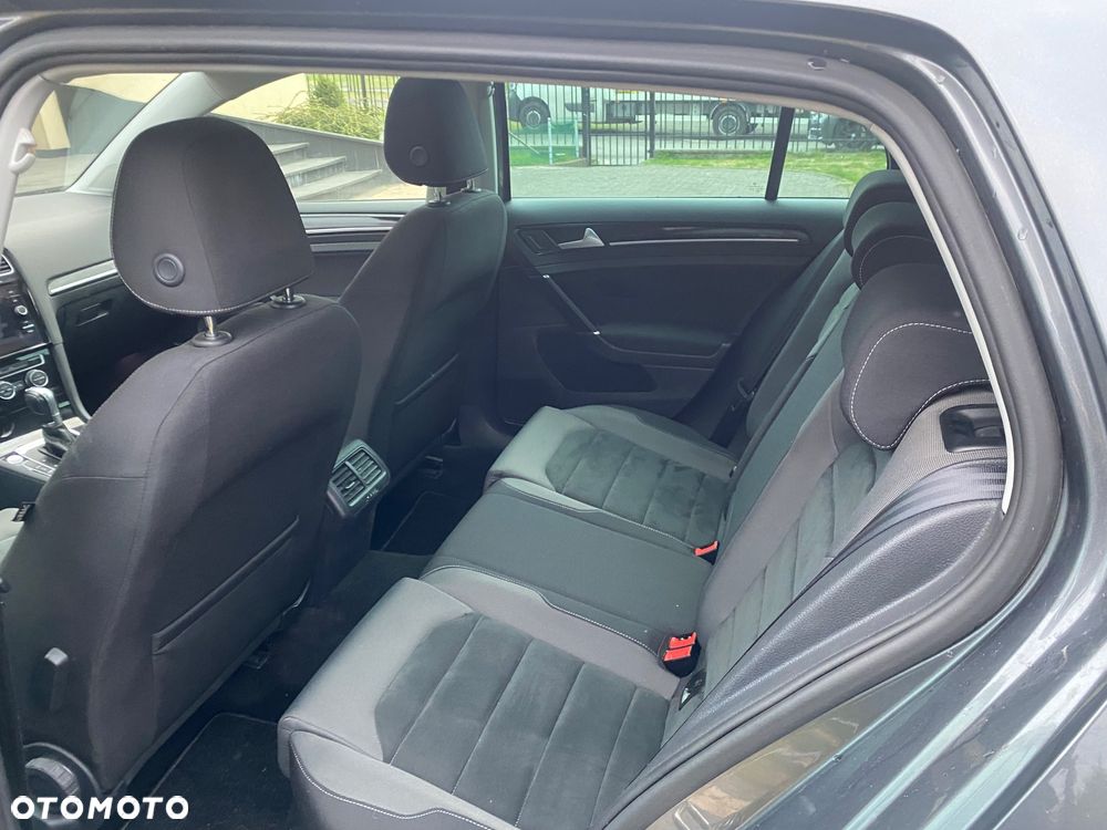 Volkswagen Golf - 10