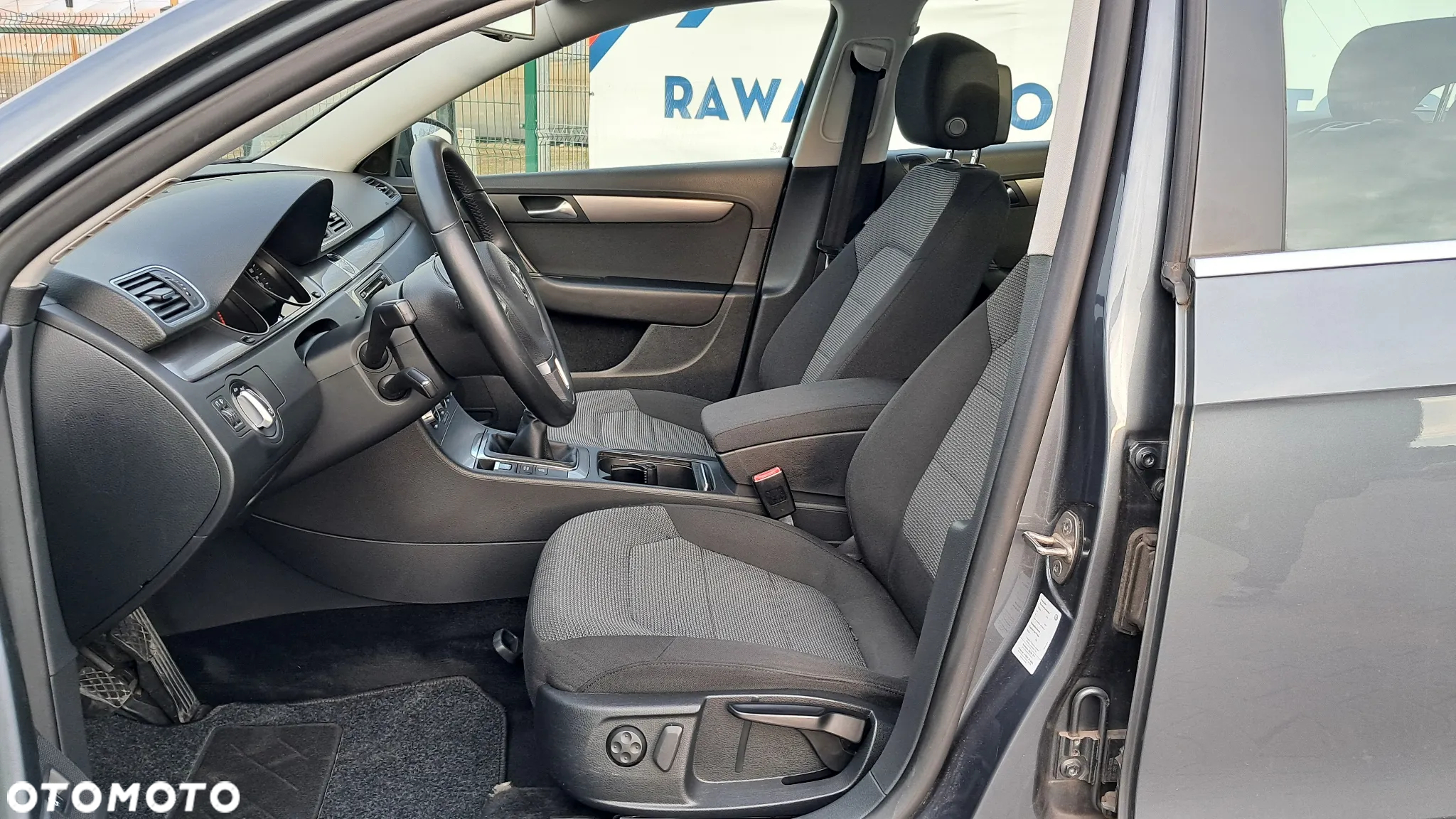 Volkswagen Passat 2.0 TDI Comfortline - 12