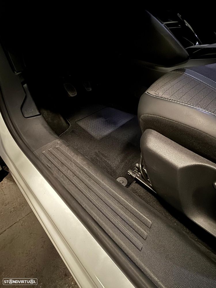 Peugeot 2008 1.5 BlueHDi Allure Pack - 14