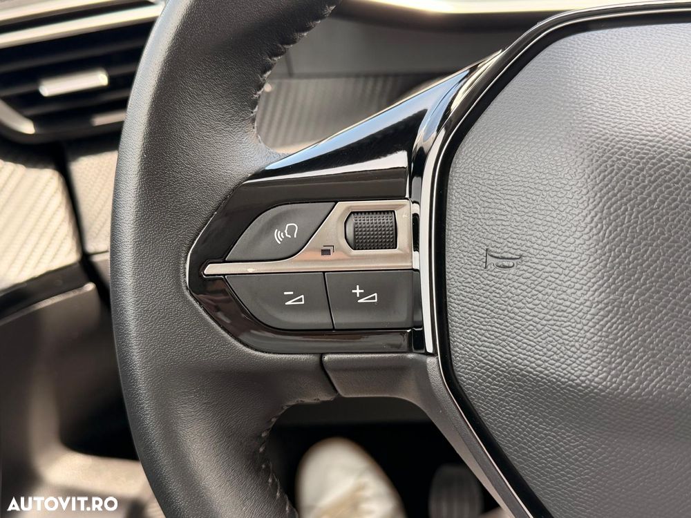 Peugeot 2008 1.2 L PureTech STT Allure - 35