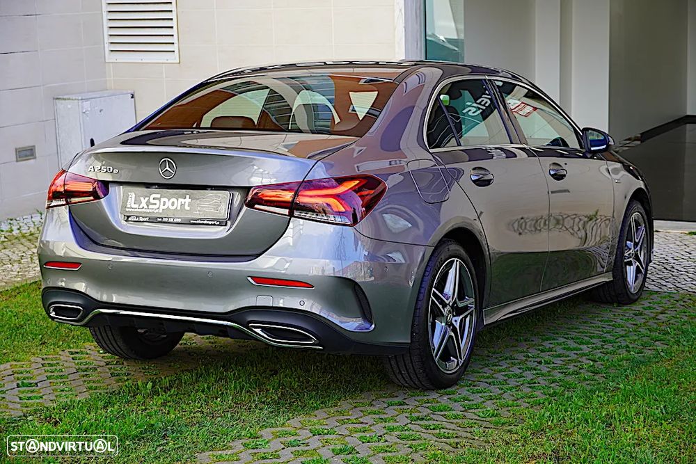 Mercedes-Benz A 250 Limousine e AMG Line - 9