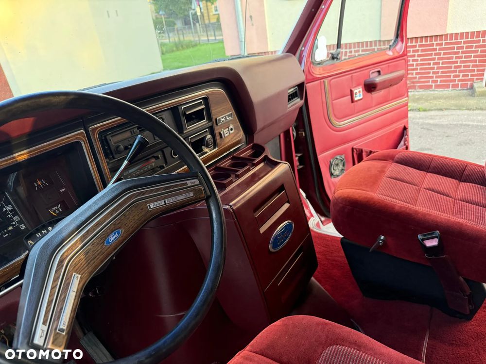 Ford Econoline - 16