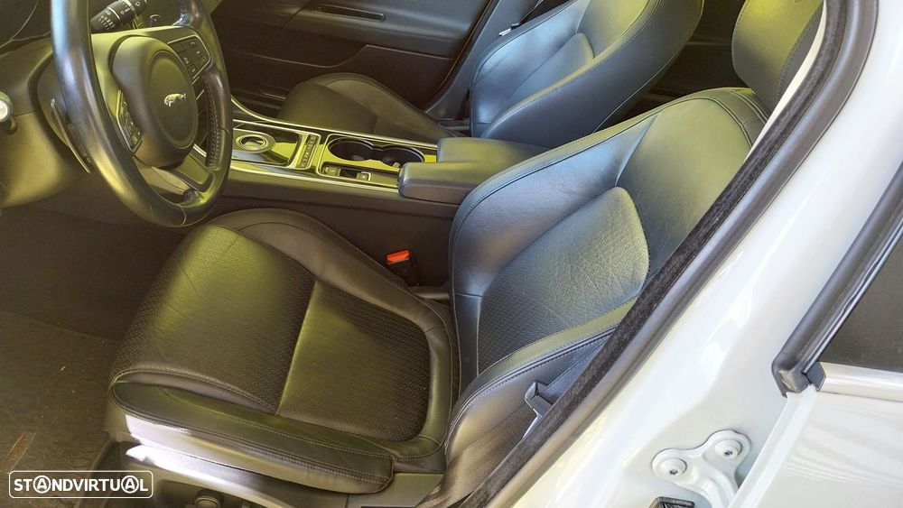 Jaguar XE 2.0 D Pure - 7