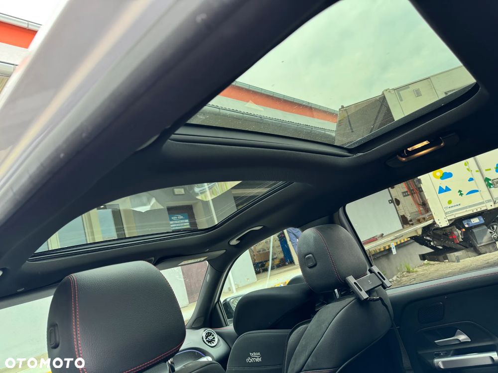 Mercedes-Benz GLB - 15