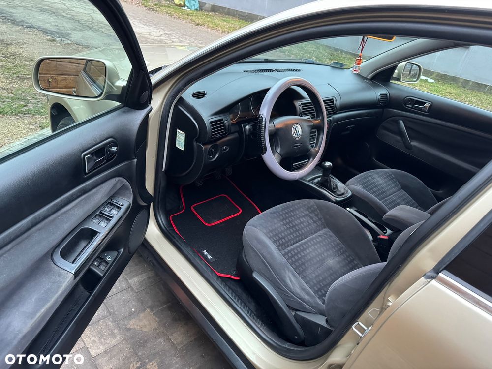 Volkswagen Passat - 14