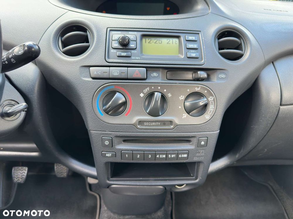 Toyota Yaris - 10
