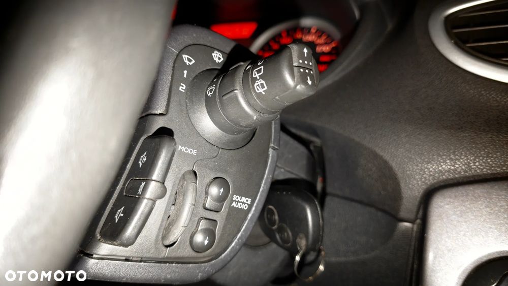 Renault Clio 1.2 16V 75 Night and Day - 12