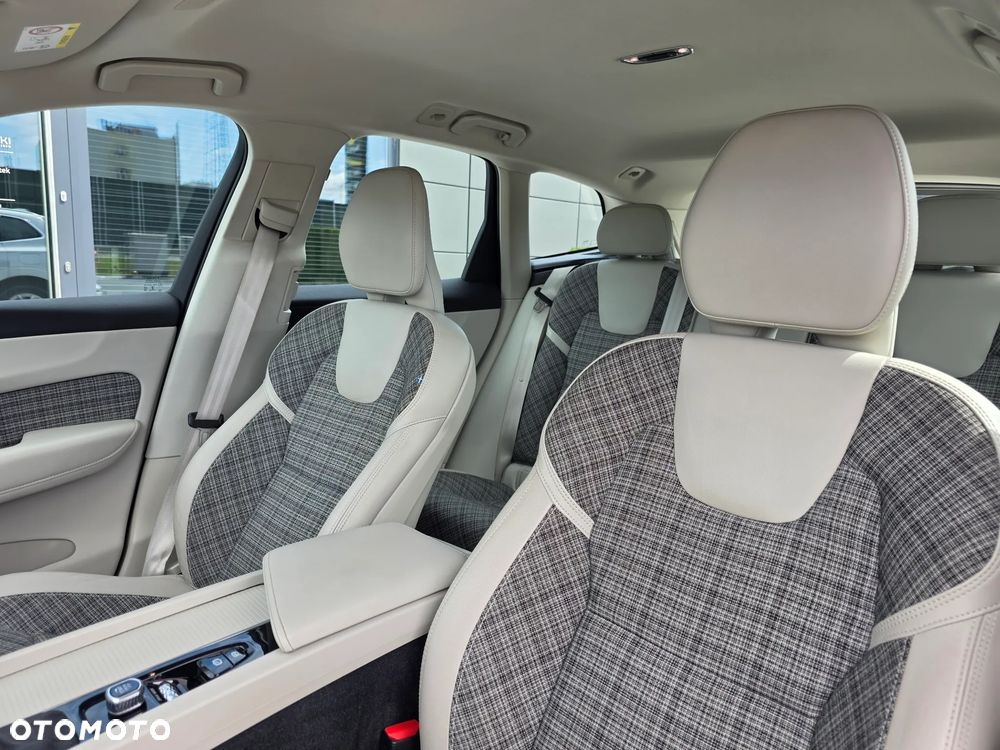 Volvo XC 60 T4 Momentum Pro - 14
