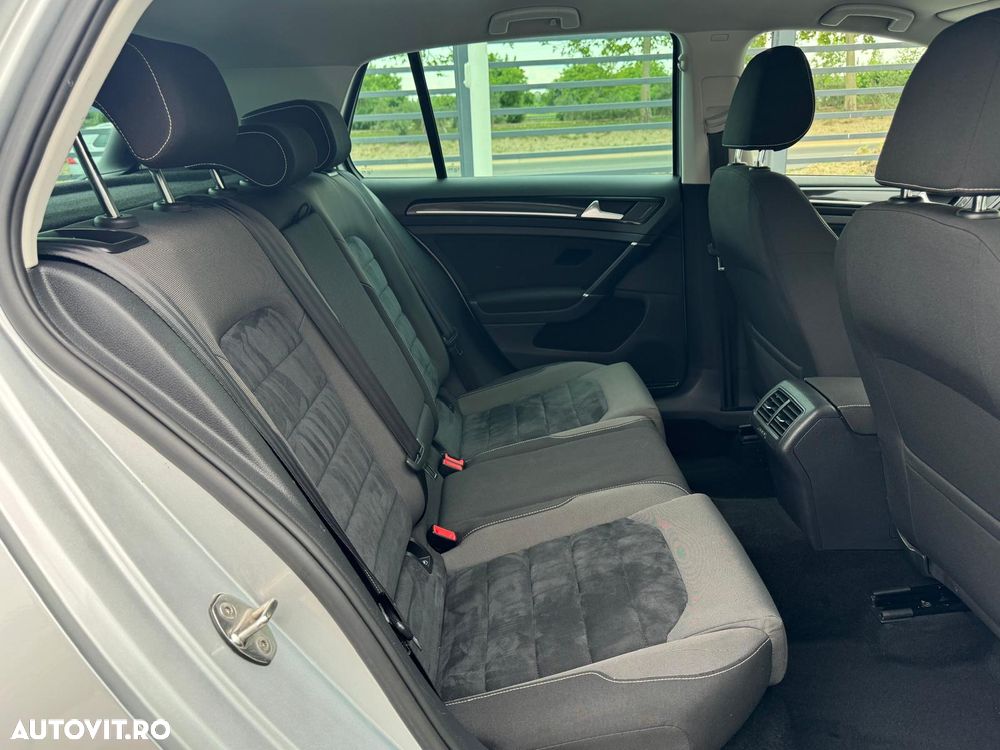 Volkswagen Golf 1.6 TDI DPF DSG Team - 16