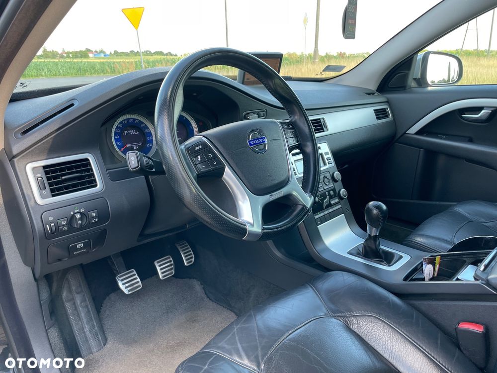 Volvo V70 D5 R-Design - 19