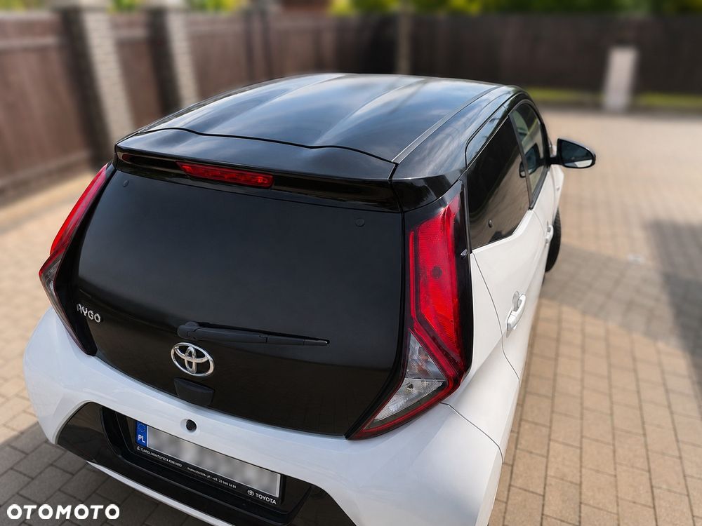 Toyota Aygo x.shift x-play connect - 2