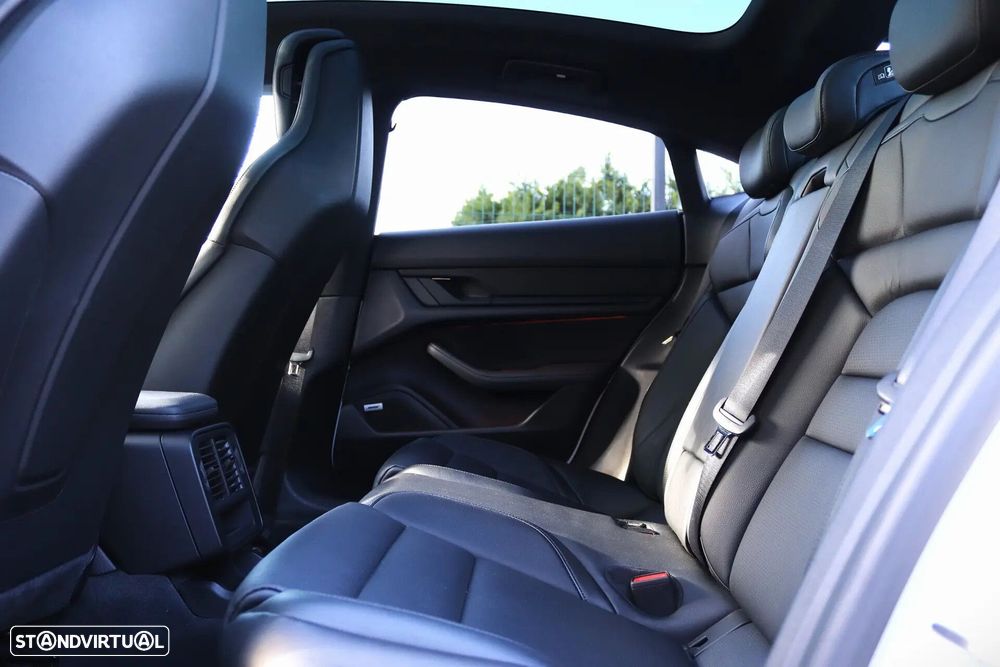 Porsche Taycan 4S - 37