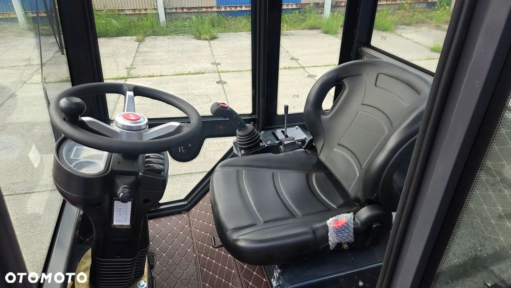 Kubota LOADER TRADER - 8