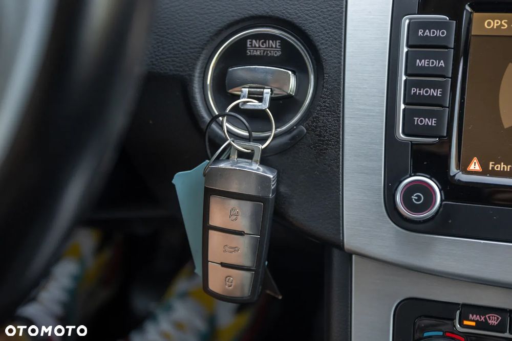 Volkswagen Passat 2.0 TDI Highline - 32