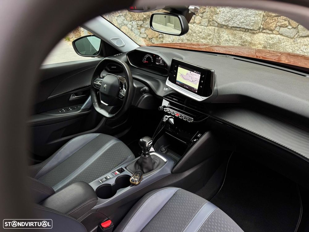 Peugeot 2008 1.2 PureTech Allure - 17