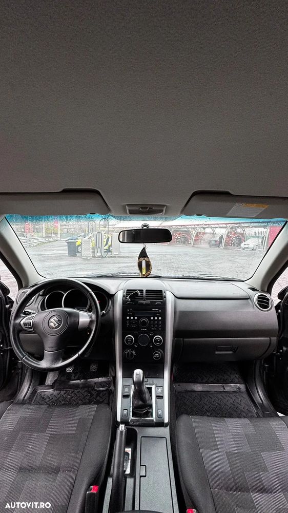 Suzuki Grand Vitara 2.4 Comfort - 9