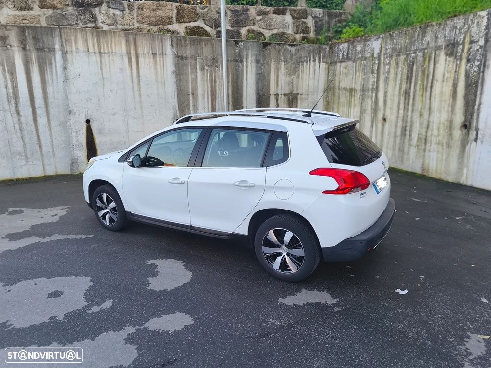 Peugeot 2008 1.2 PureTech Allure - 4