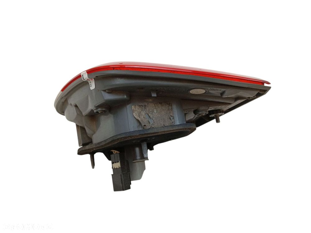 LAMPA LEWY TYŁ W KLAPE TOYOTA AVENSIS T27 LIFT (2012-2015) 1.8 VALVEMATIC 147KM - 2
