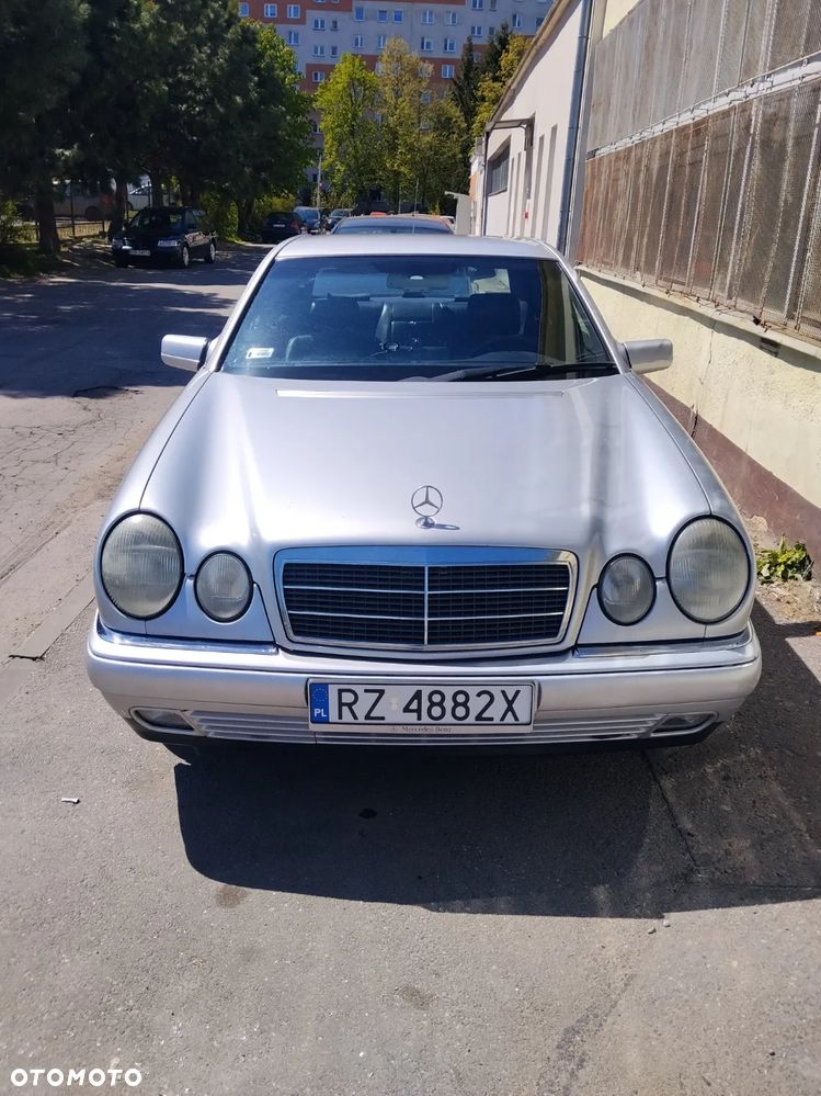 Mercedes-Benz Klasa E - 32