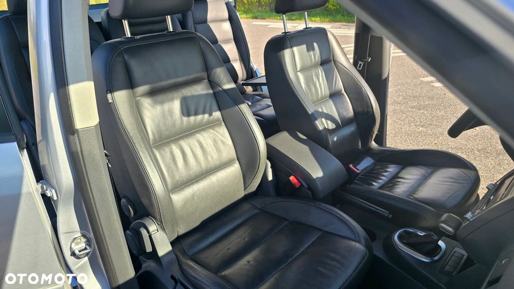 Volkswagen Touran 1.9 TDI DSG United - 23
