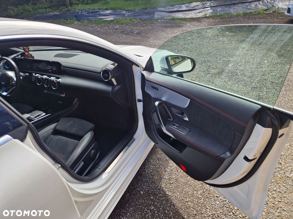 Mercedes-Benz CLA 220 4-Matic AMG Line 7G-DCT - 18