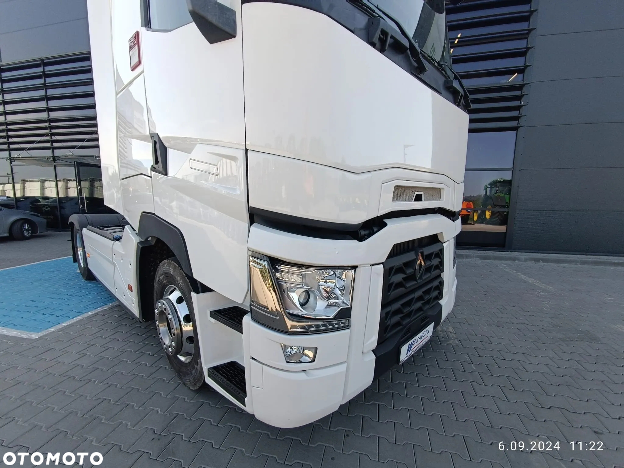 Renault T520 / STANDARD / HIGH / VEB - 18