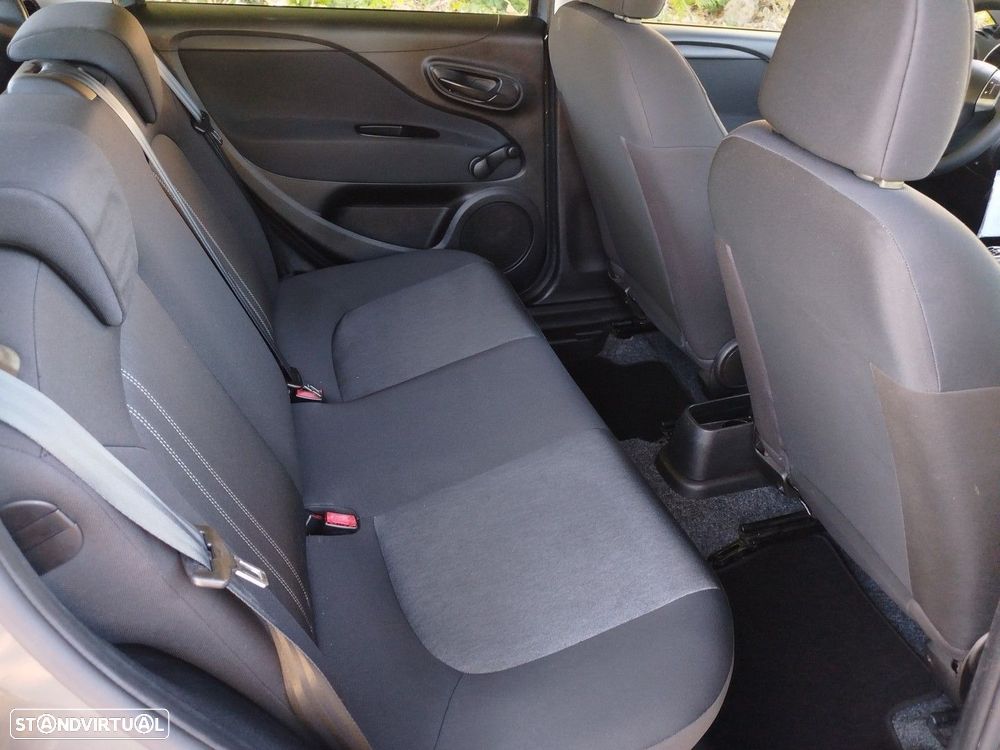 Fiat Punto 1.3 M-Jet Lounge S&S - 20