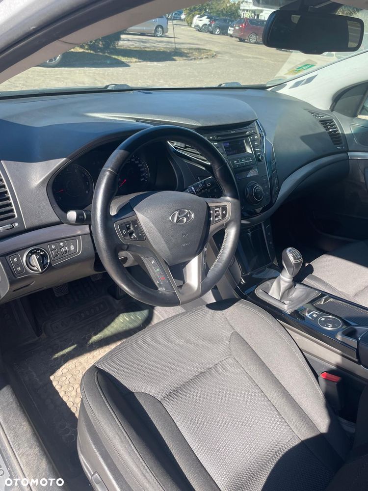 Hyundai i40 Kombi blue 1.6 Trend - 5