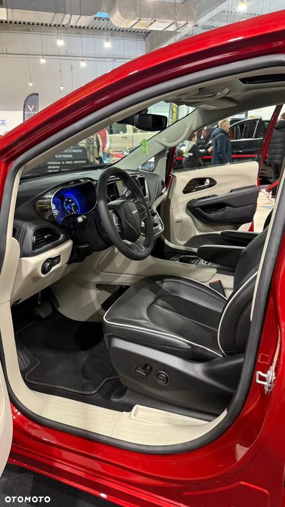 Chrysler Pacifica - 8