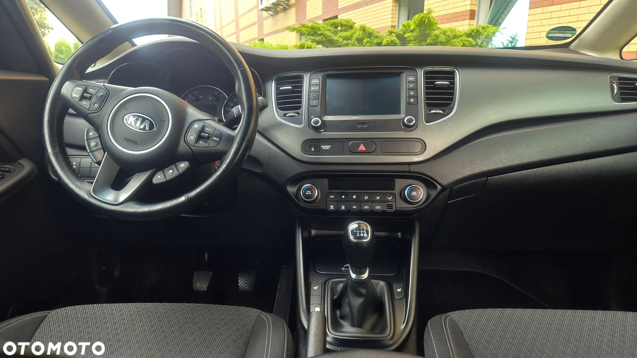 Kia Carens 1.6 GDI Dream Team Edition - 23