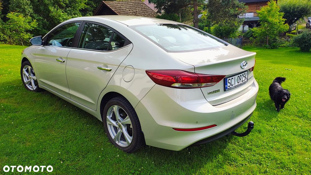 Hyundai Elantra 1.6 Comfort - 16