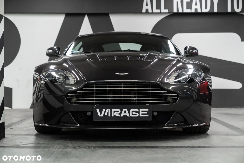 Aston Martin V12 Vantage - 13