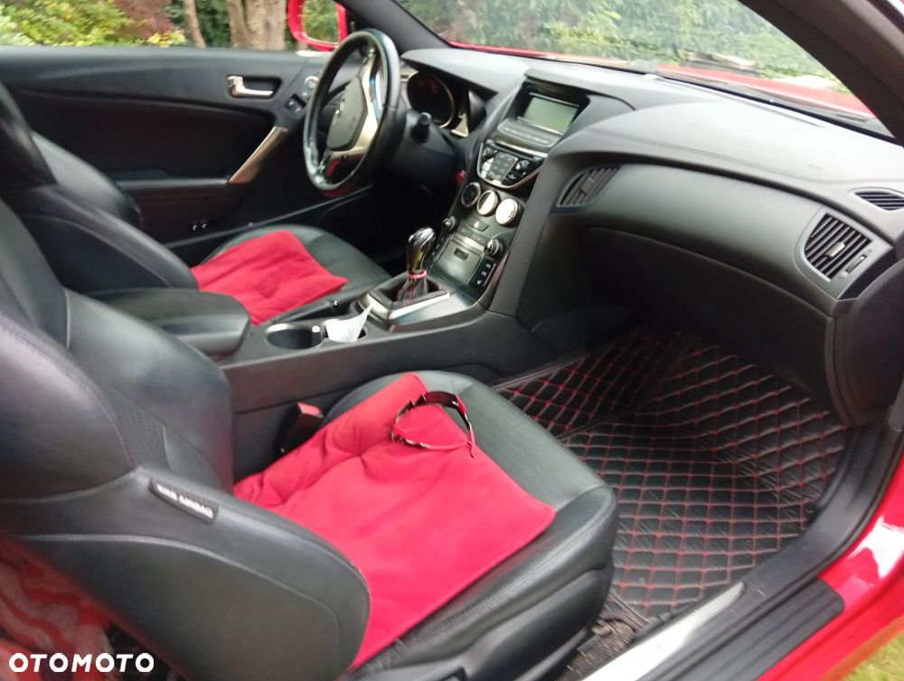Hyundai Genesis Coupe 2.0 T - 9