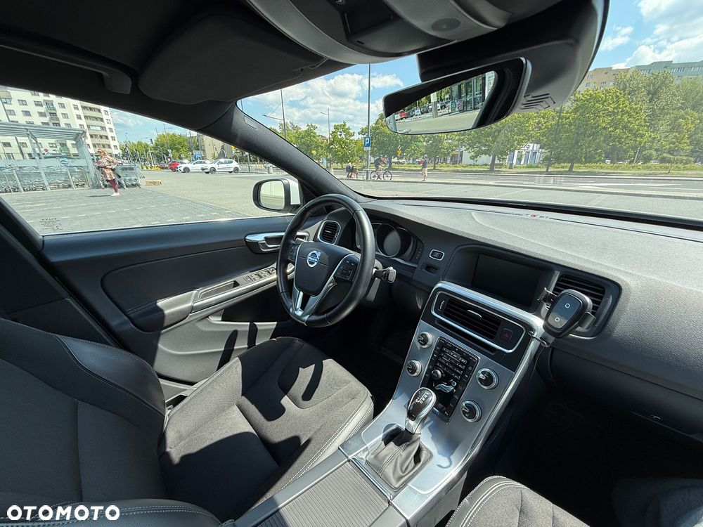 Volvo S60 D3 Drive-E Momentum - 24