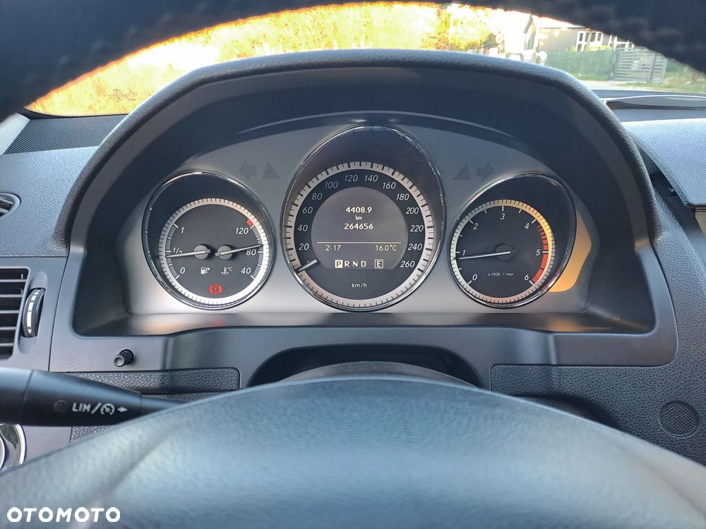 Mercedes-Benz Klasa C 220 T CDI DPF Automatik BlueEFFICIENCY Avantgarde - 14