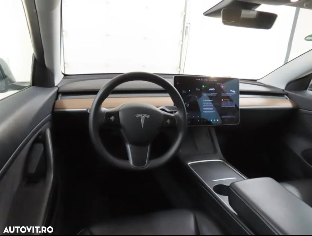 Tesla Model 3 - 5