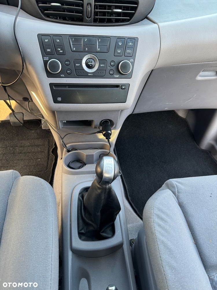 Nissan Almera Tino 1.8 Acenta - 12