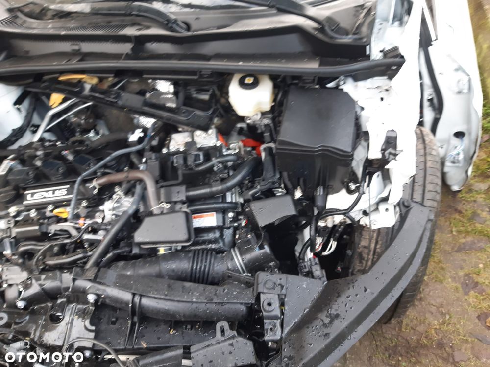 Lexus LBX 1.5 Hybrid - 11