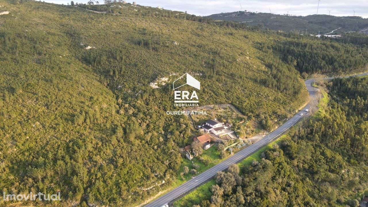 Ruína localizada em Reguengo do Fetal, Batalha - Grande imagem: 5/16