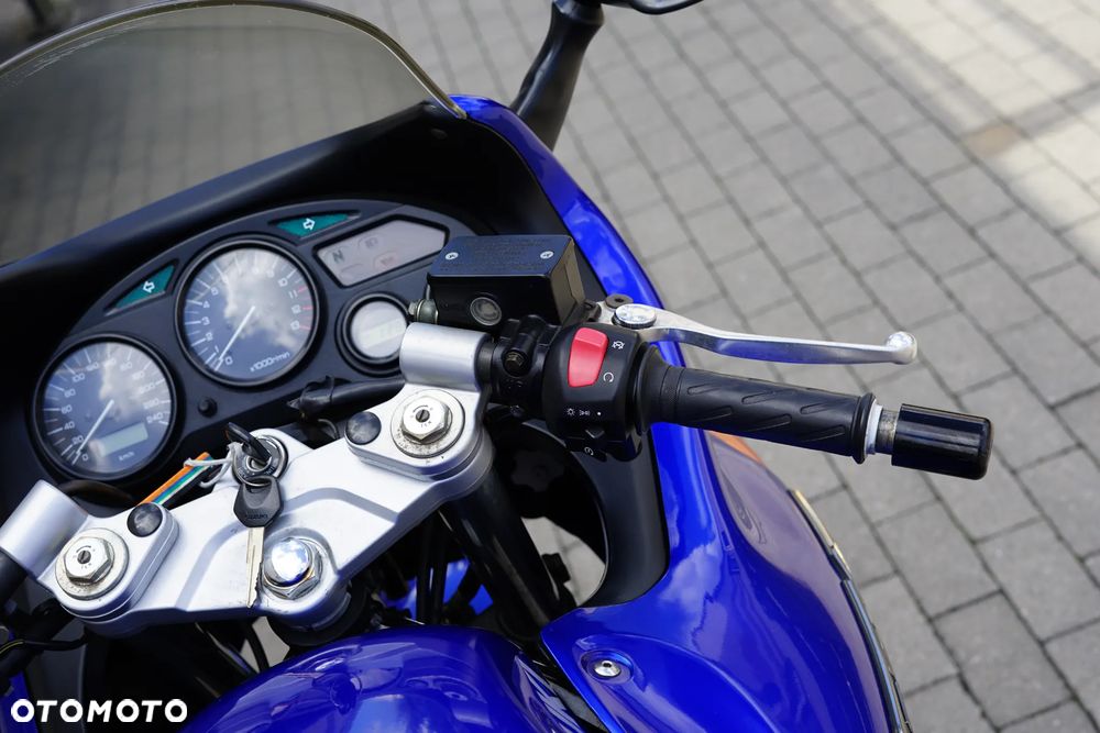 Suzuki GSX - 16