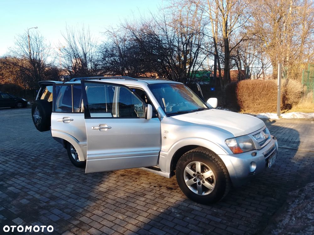 Mitsubishi Pajero 3.2 DI-D Automatik Dakar - 11