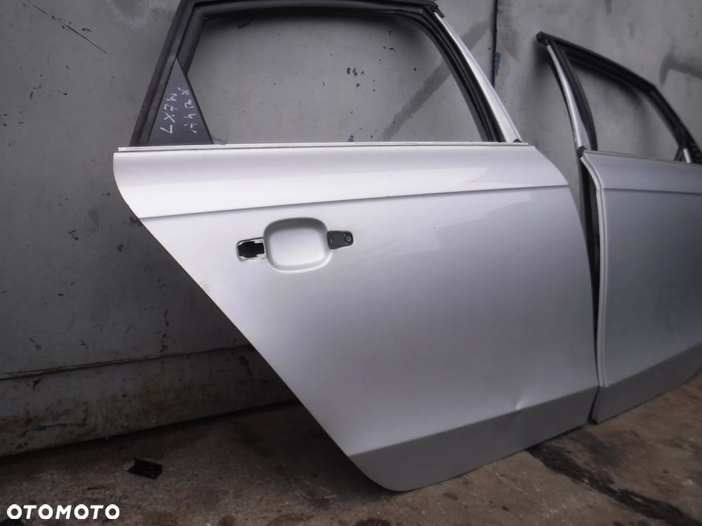 Audi A4 B8 drzwi sedan tyl LX7W szyba prawe lewe - 5