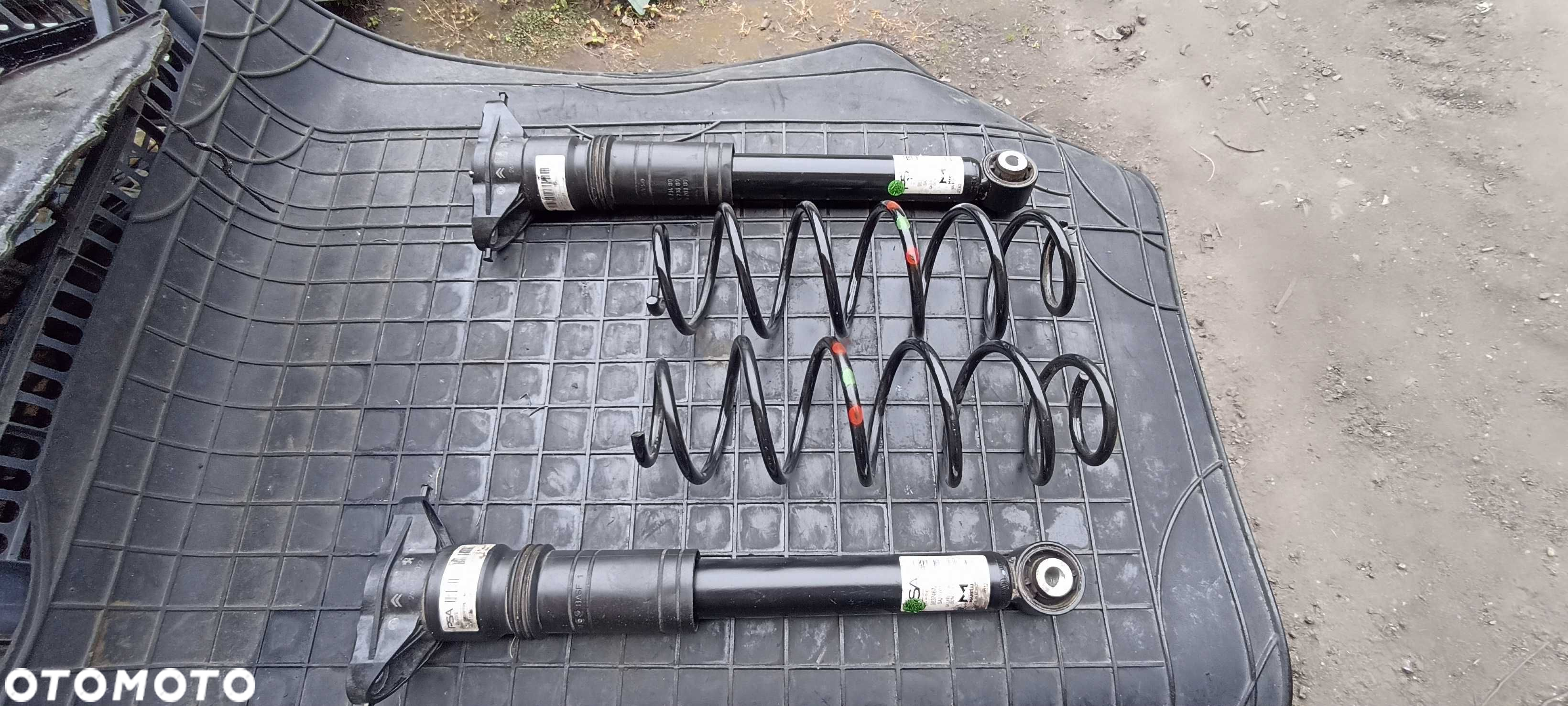 amortyzatory  sprężyny tył opel corsa f - 2