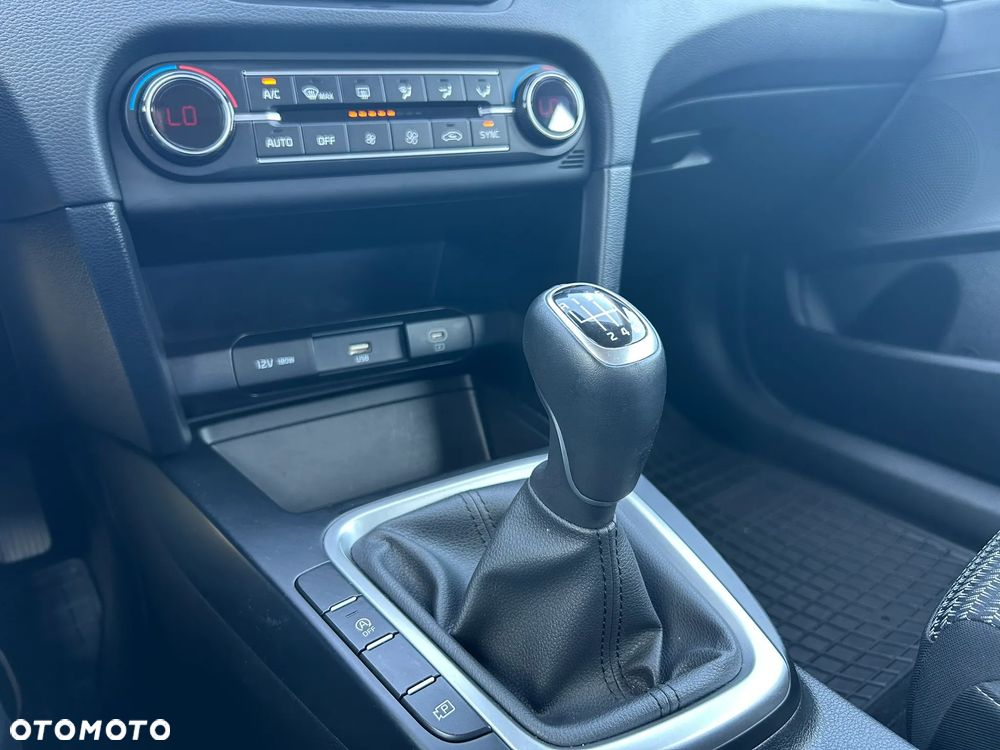 Kia Ceed 1.5 T-GDI M - 19