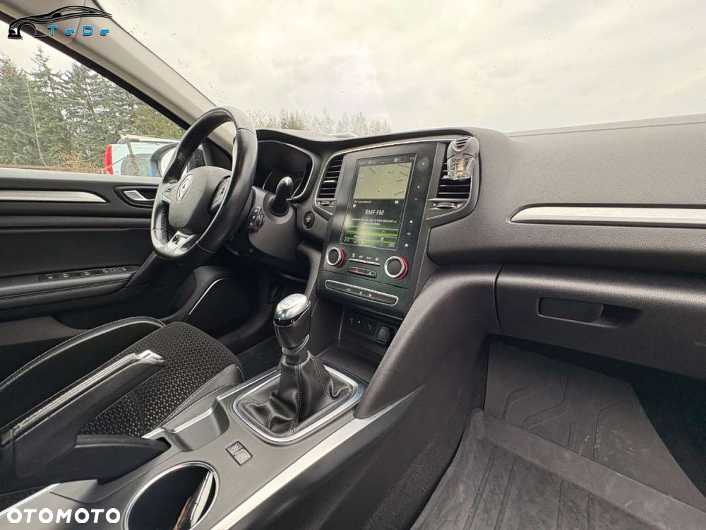 Renault Megane ENERGY TCe 130 Start & Stop Paris Business - 37