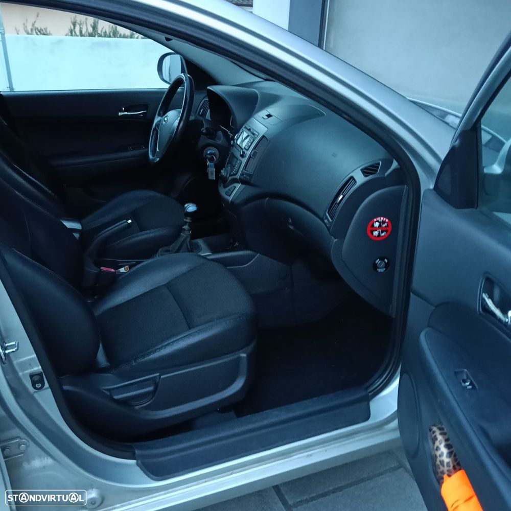 Hyundai i30 CW 1.6 CRDi Comfort - 10