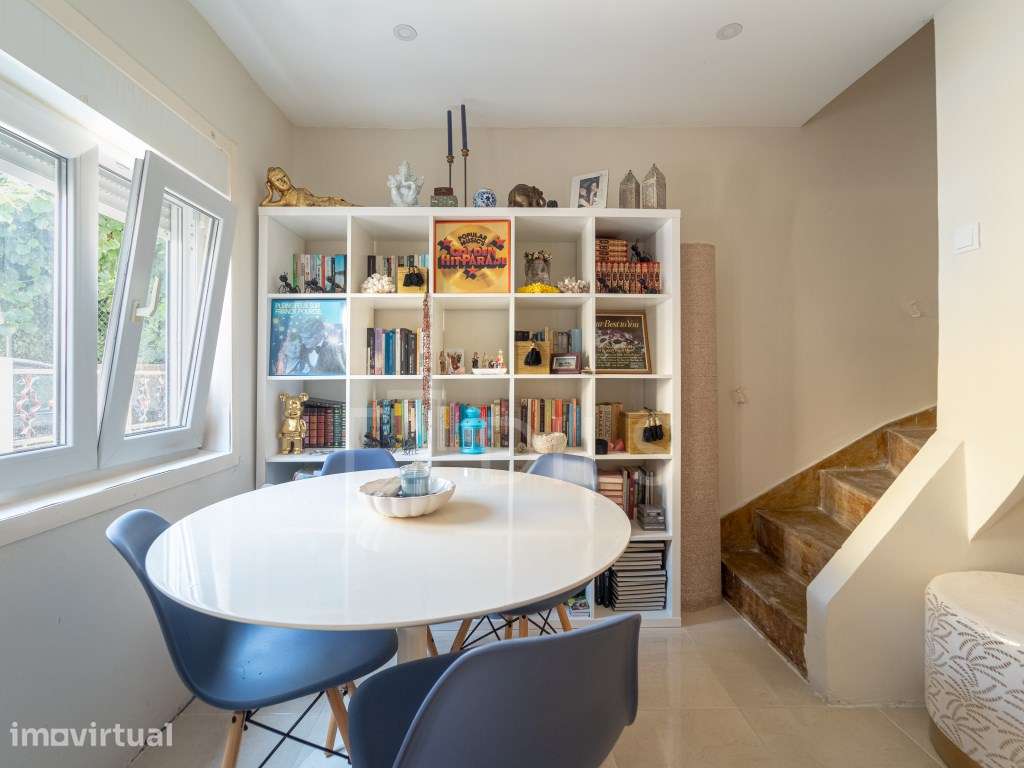 Moradia T2, com quintal, para reabilitar em Aldoar, Porto - Grande imagem: 4/21