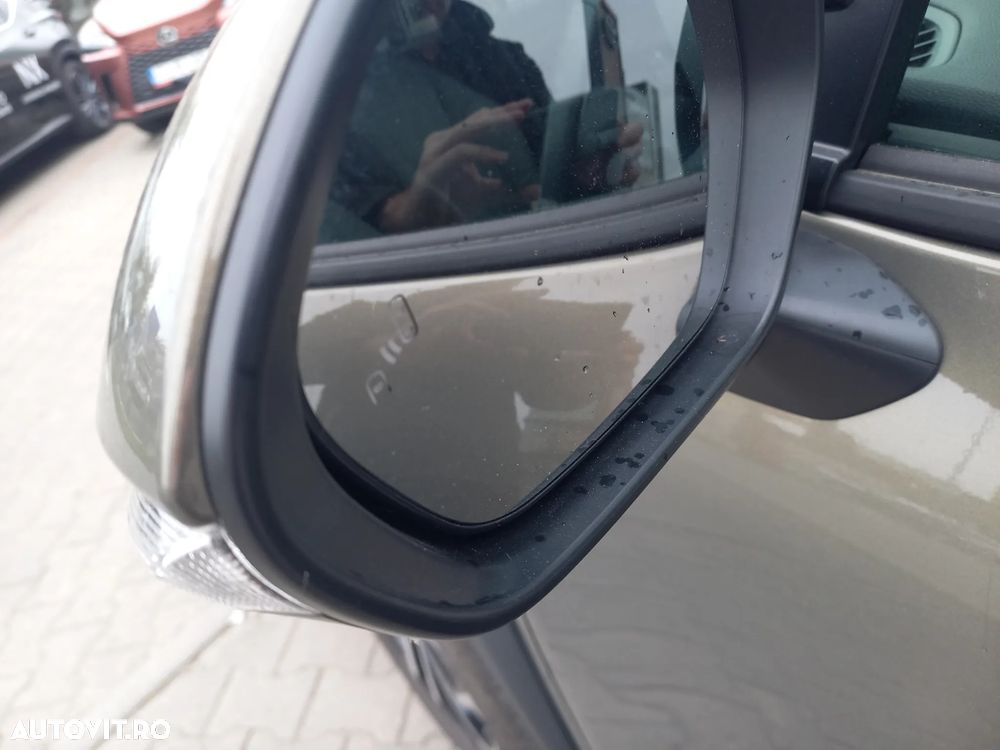 Toyota Yaris 1.5 VVT-i HSD Dynamic Bi-tone - 11